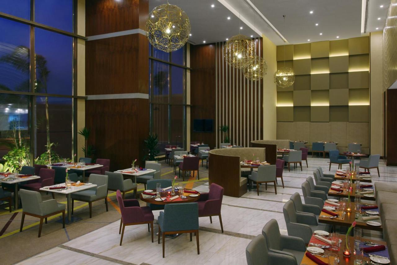 Holiday Inn Jeddah Gateway, an IHG Hotel Bagian luar foto