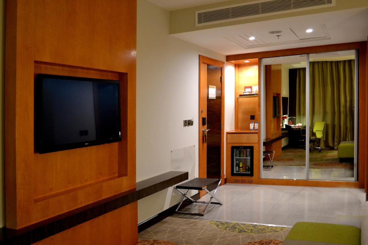 Holiday Inn Jeddah Gateway, an IHG Hotel Bagian luar foto